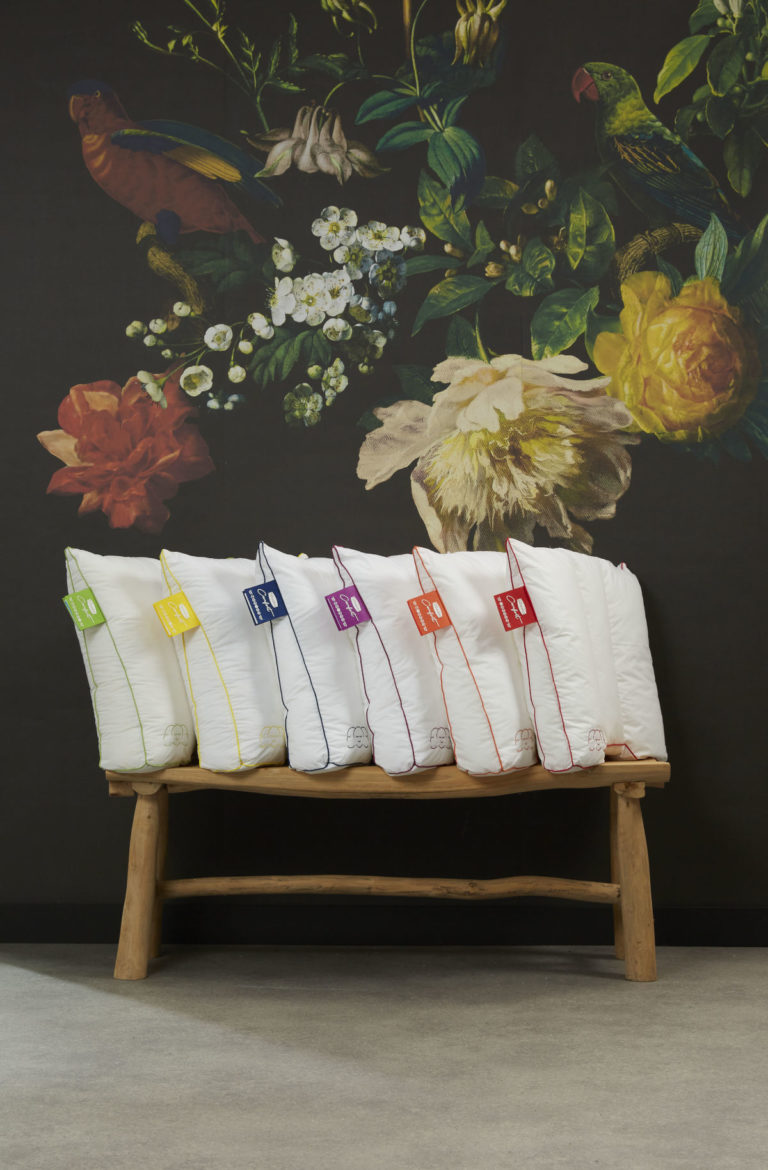 selectie van kussens van silvana op een bankje